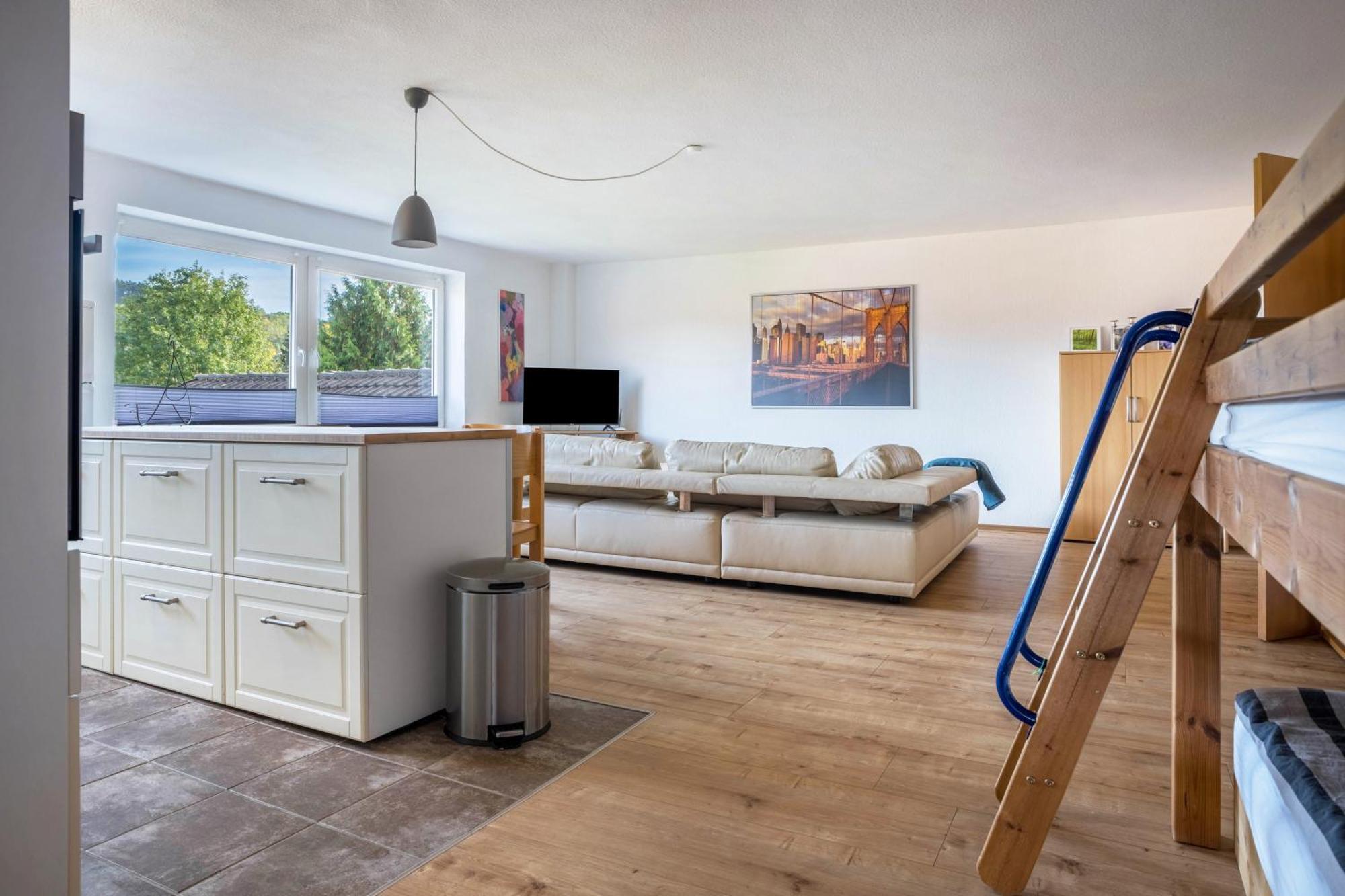 Knopf Apartment *
